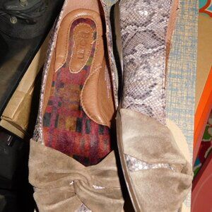 NIB 9M BORN LILLY BROWN SNAKE LEATHER FLAT SUEDE KNOT BALLET FLAT